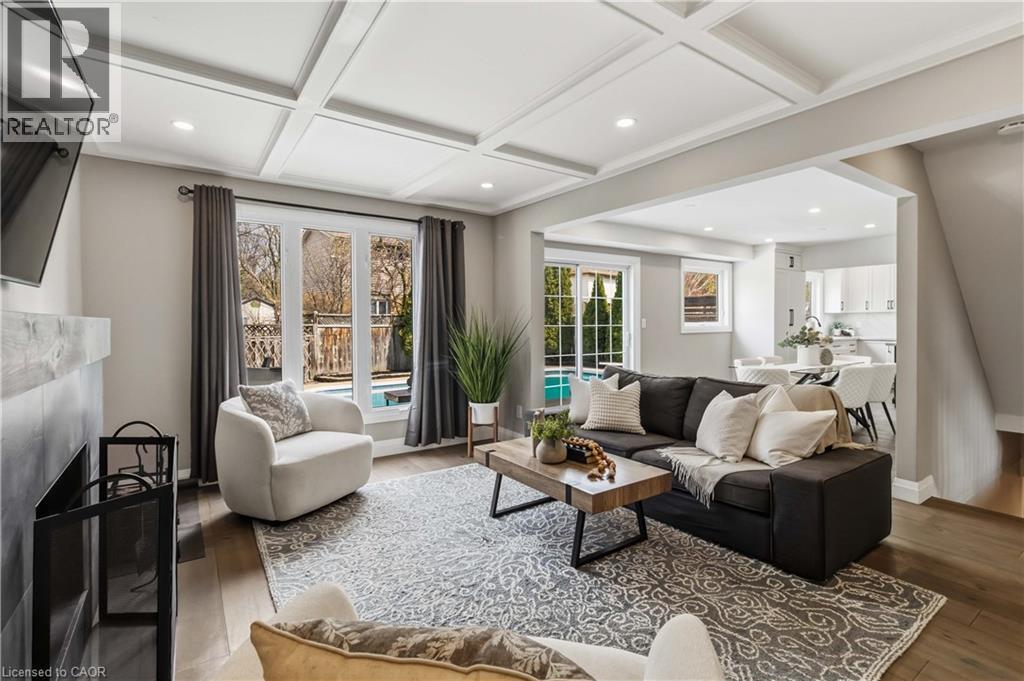 2485 Woburn Crescent, Oakville, ON - Indoor Photo Showing Living Room