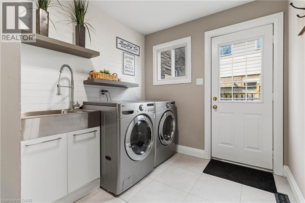 2485 Woburn Crescent, Oakville, ON - Indoor Photo Showing Laundry Room