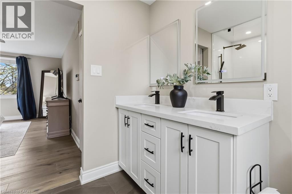 2485 Woburn Crescent, Oakville, ON - Indoor Photo Showing Bathroom