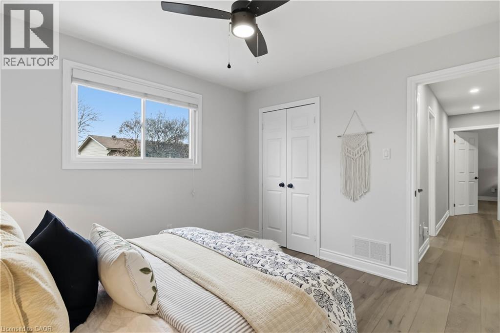 2485 Woburn Crescent, Oakville, ON - Indoor Photo Showing Bedroom