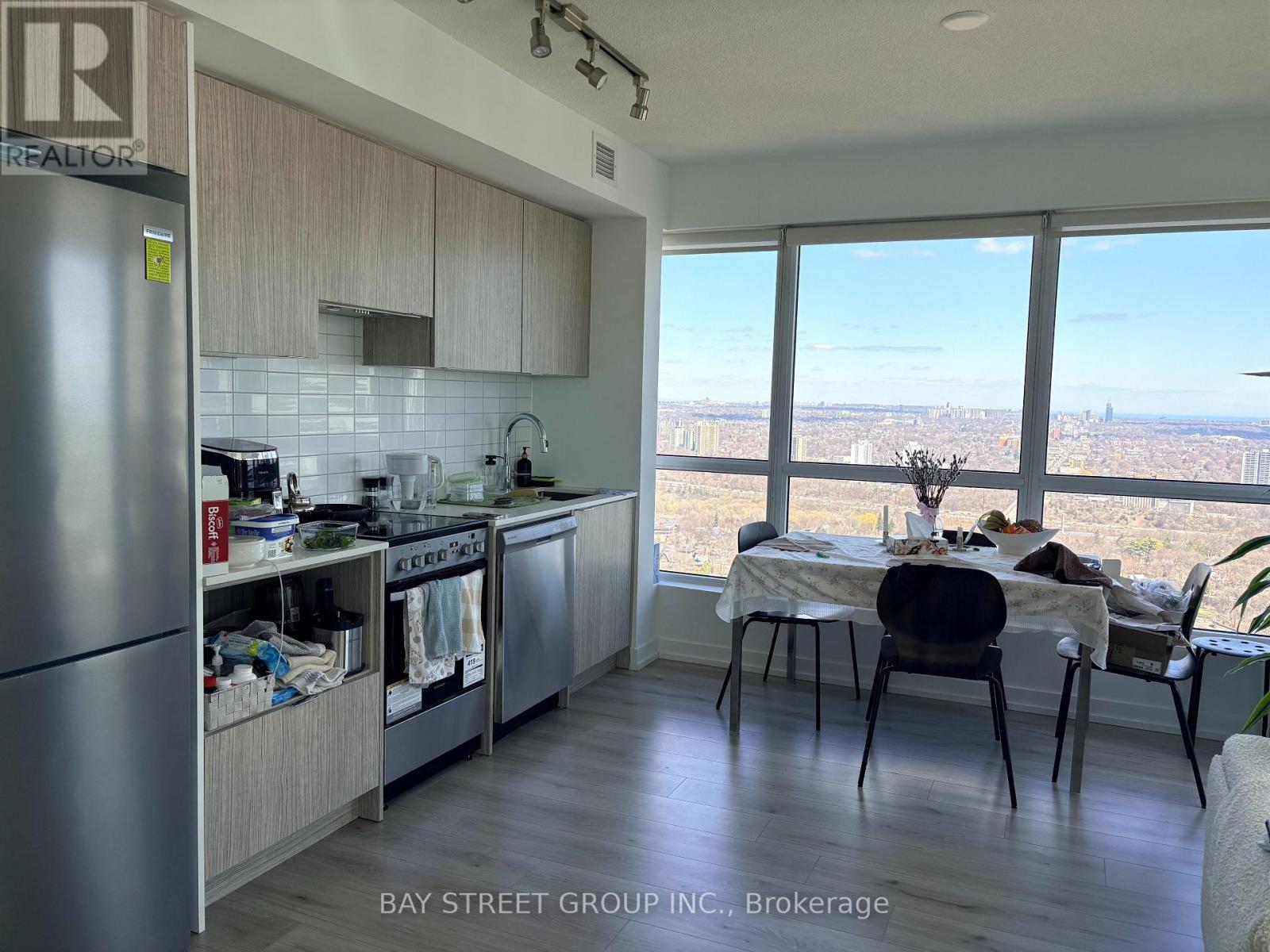 4010 - 395 Bloor Street E, Toronto, ON - Indoor Photo Showing Kitchen