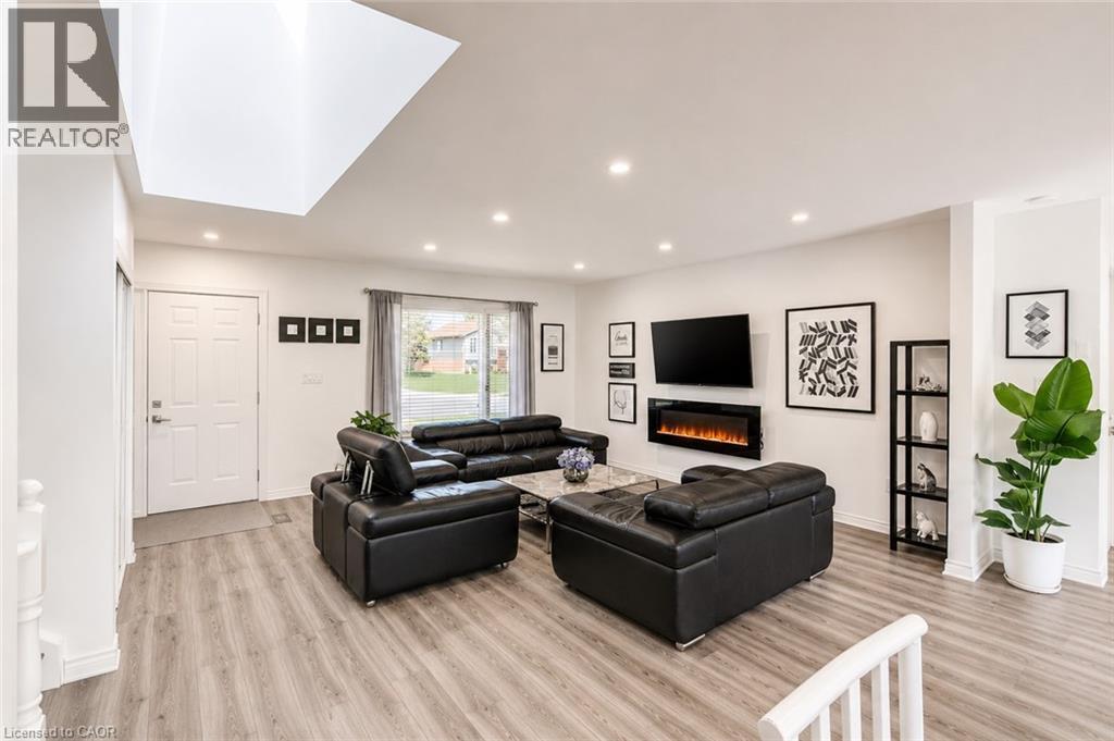 102 Allen Street, Tillsonburg, ON - Indoor Photo Showing Other Room