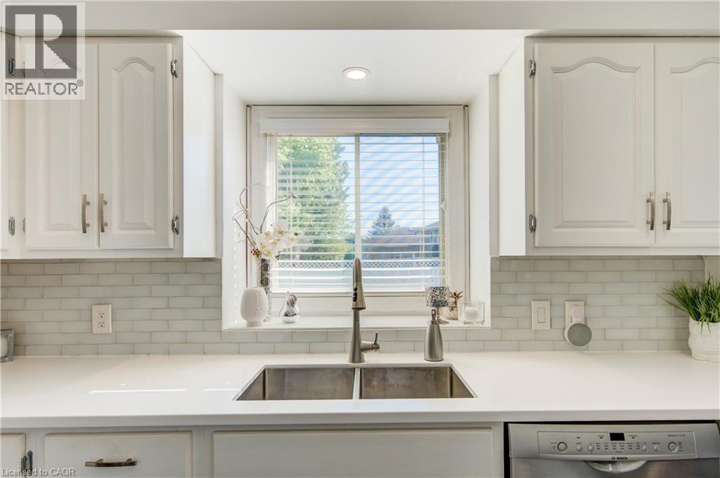 102 Allen Street, Tillsonburg, ON - Indoor Photo Showing Kitchen
