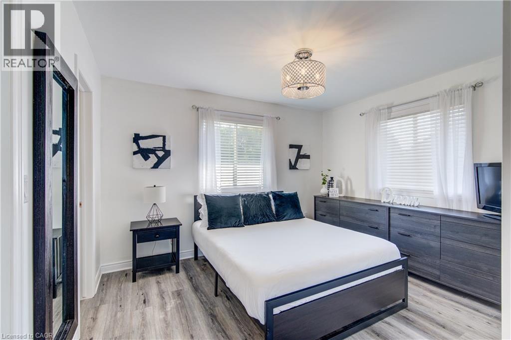 102 Allen Street, Tillsonburg, ON - Indoor Photo Showing Bedroom