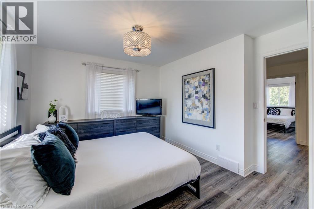 102 Allen Street, Tillsonburg, ON - Indoor Photo Showing Bedroom