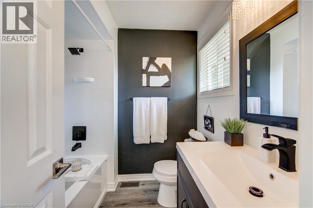 102 Allen Street, Tillsonburg, ON - Indoor Photo Showing Bathroom