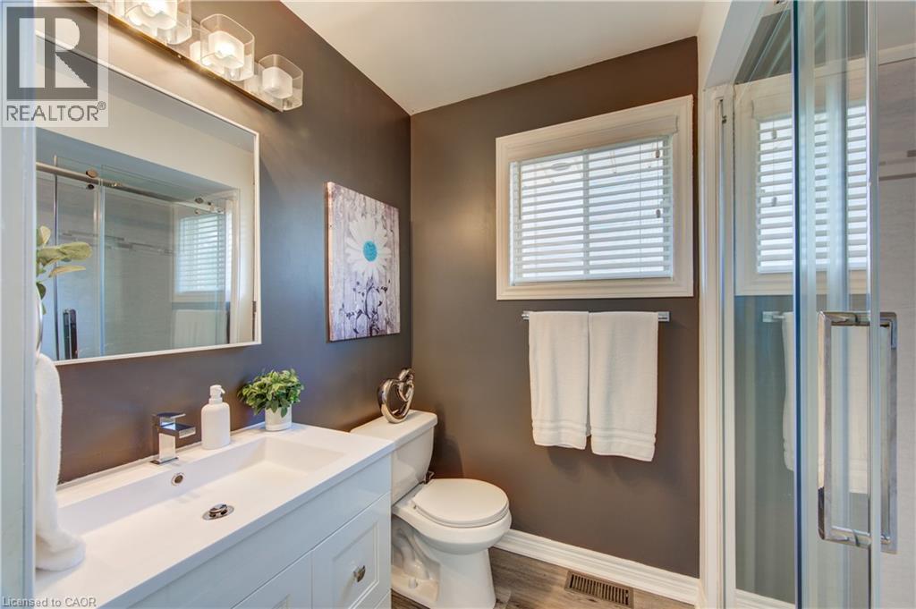 102 Allen Street, Tillsonburg, ON - Indoor Photo Showing Bathroom