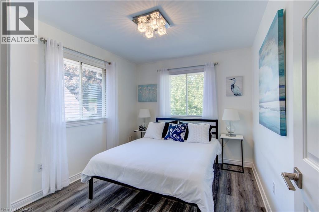 102 Allen Street, Tillsonburg, ON - Indoor Photo Showing Bedroom