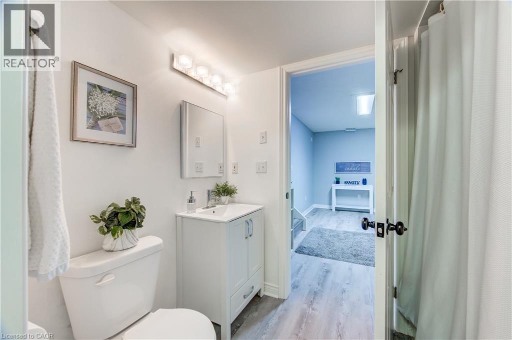 102 Allen Street, Tillsonburg, ON - Indoor Photo Showing Bathroom