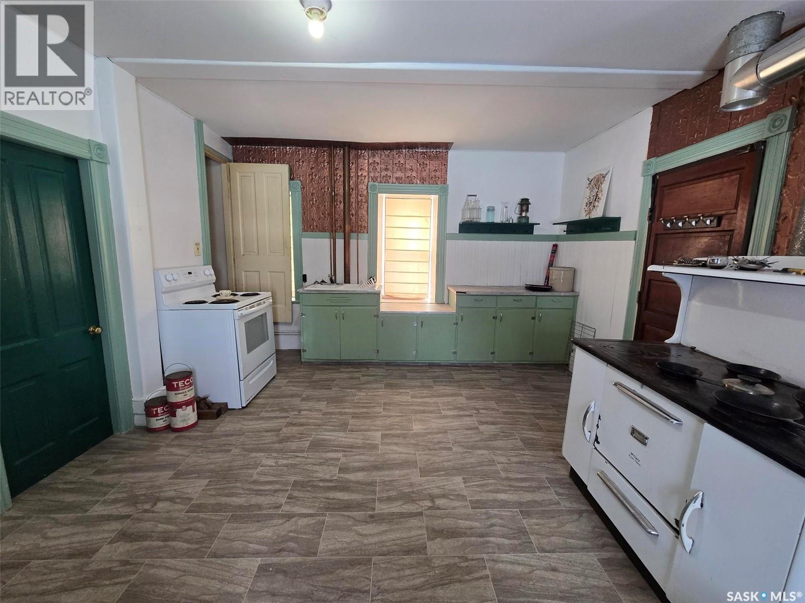 934 Main Street, Broadview, SK