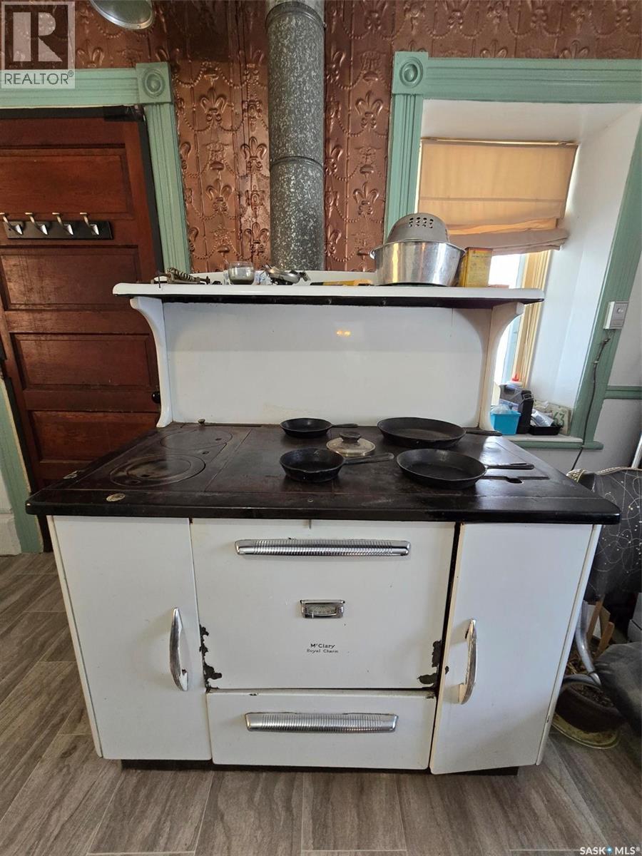 934 Main Street, Broadview, SK
