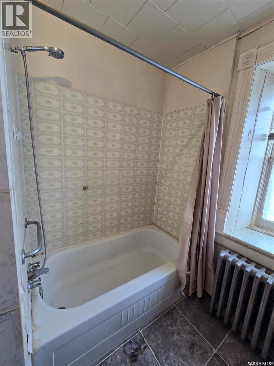934 Main Street, Broadview, SK