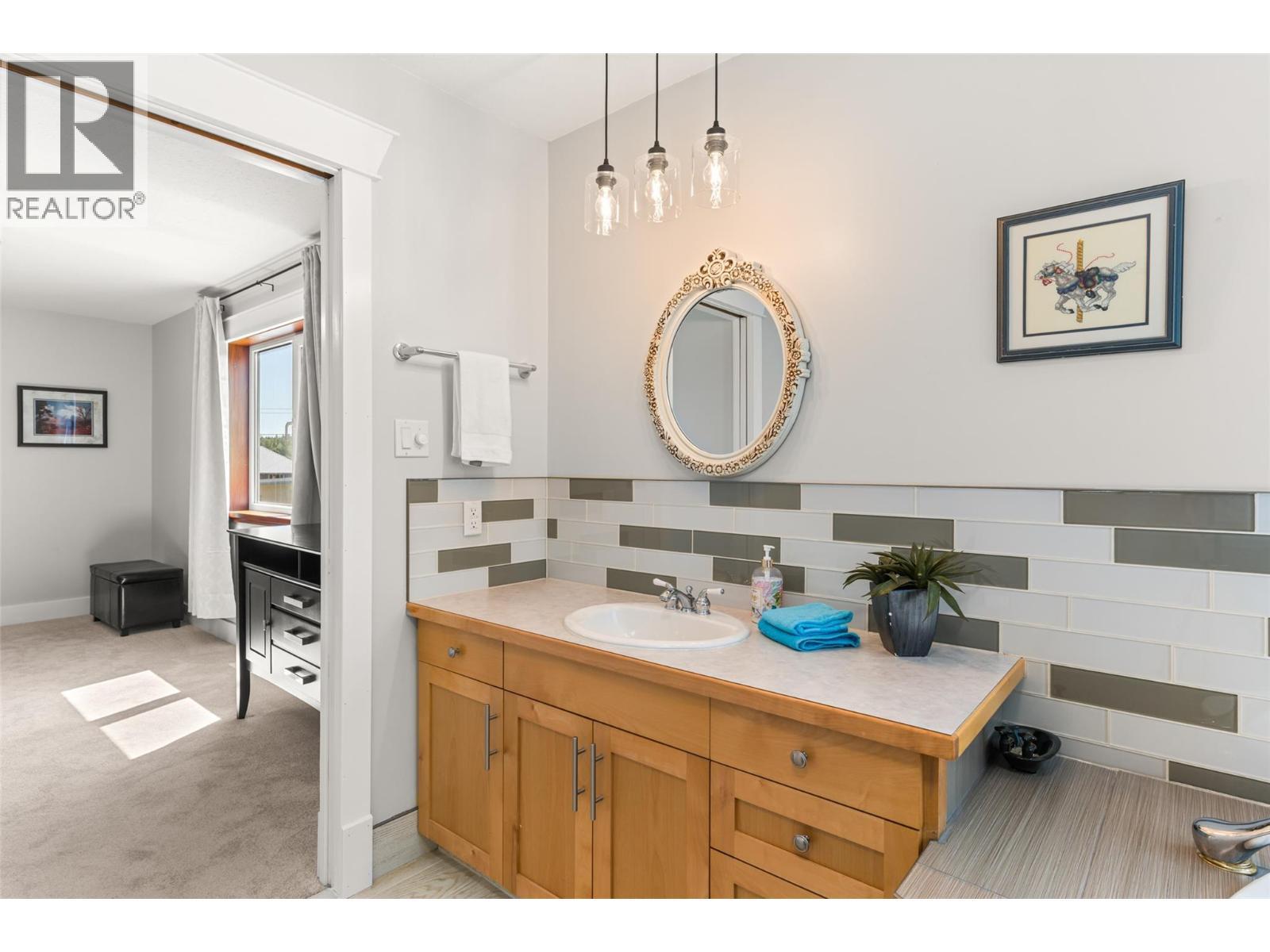 Ensuite - 701 Edward Street, Revelstoke, BC