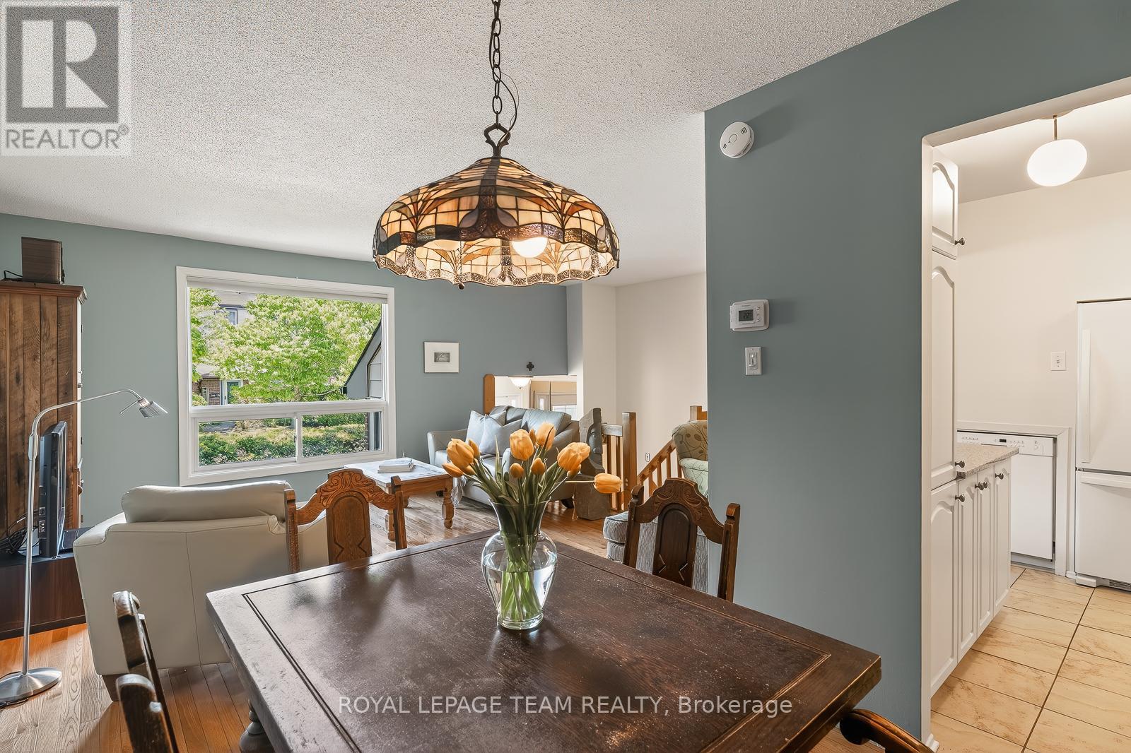 9 - 402 Montfort Street, Ottawa, ON - Indoor Photo Showing Dining Room