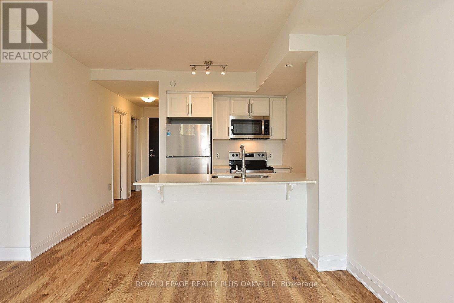 422 - 1936 Rymal Road E, Hamilton, ON - Indoor Photo Showing Kitchen