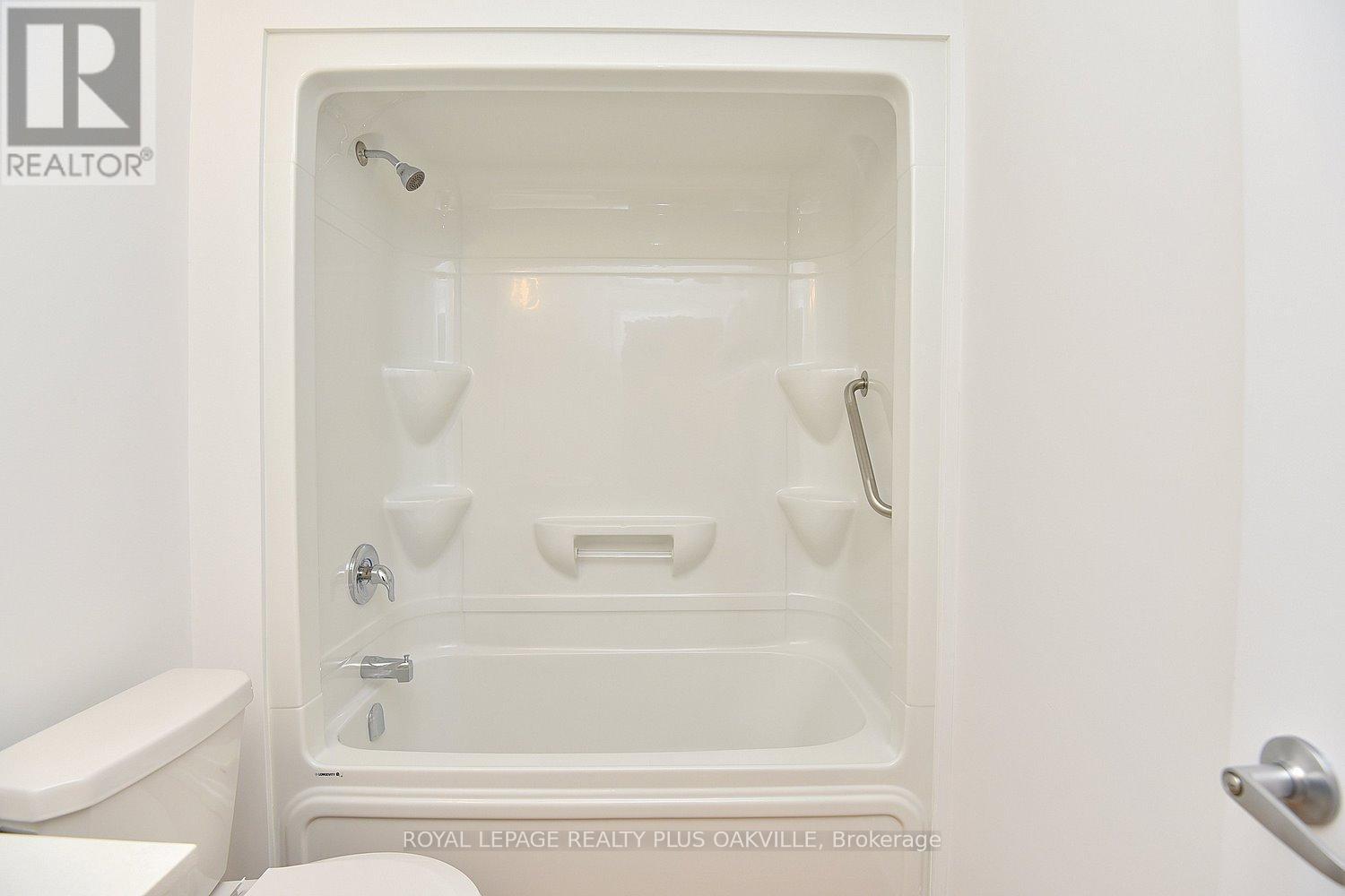 422 - 1936 Rymal Road E, Hamilton, ON - Indoor Photo Showing Bathroom