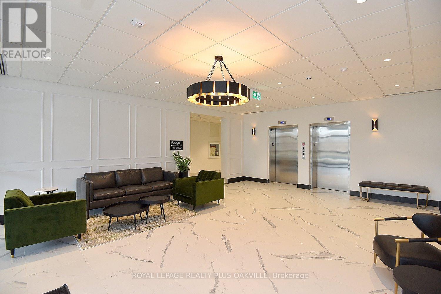 422 - 1936 Rymal Road E, Hamilton, ON - Indoor Photo Showing Other Room