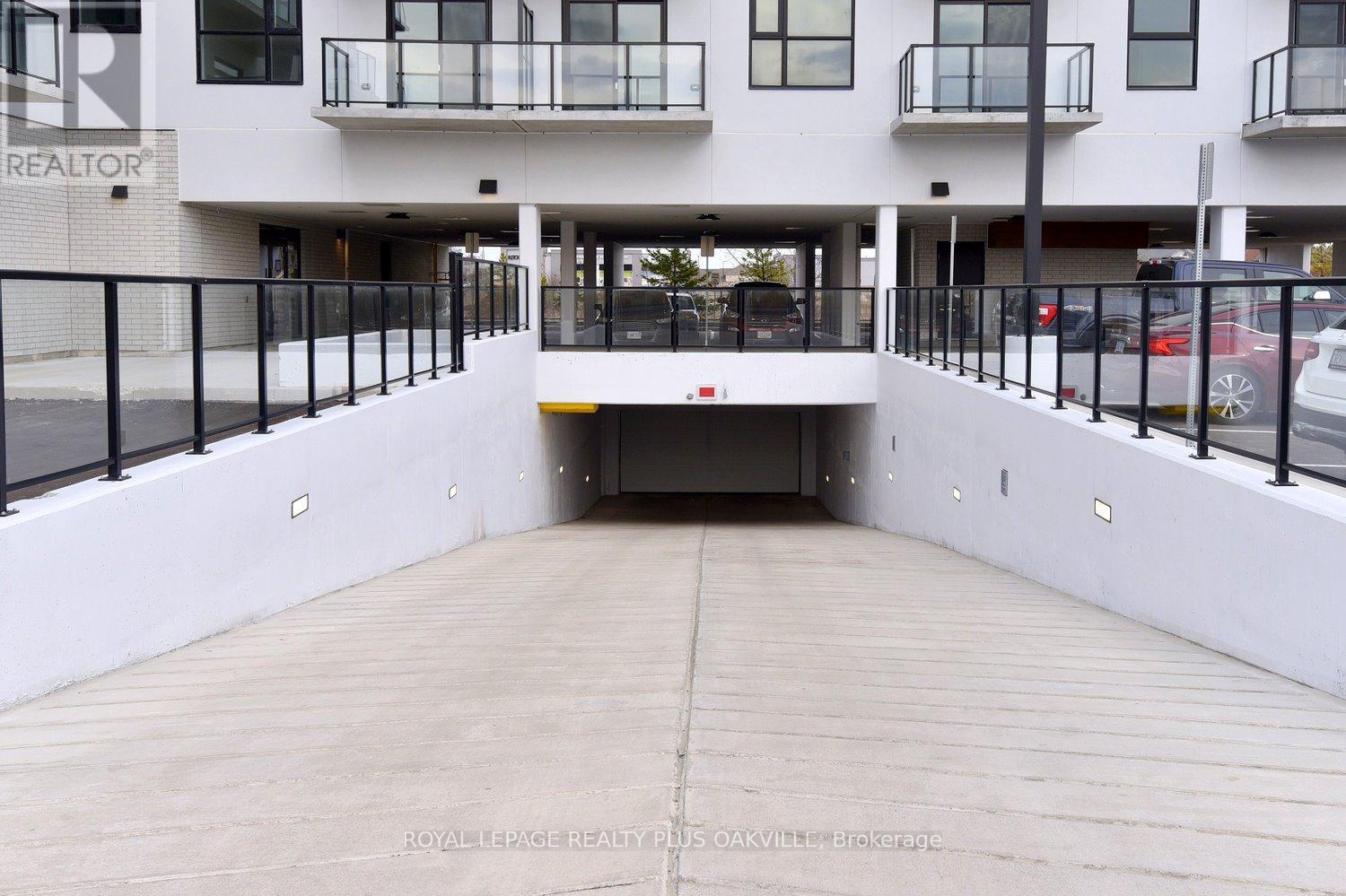 422 - 1936 Rymal Road E, Hamilton, ON - Outdoor With Balcony With Exterior