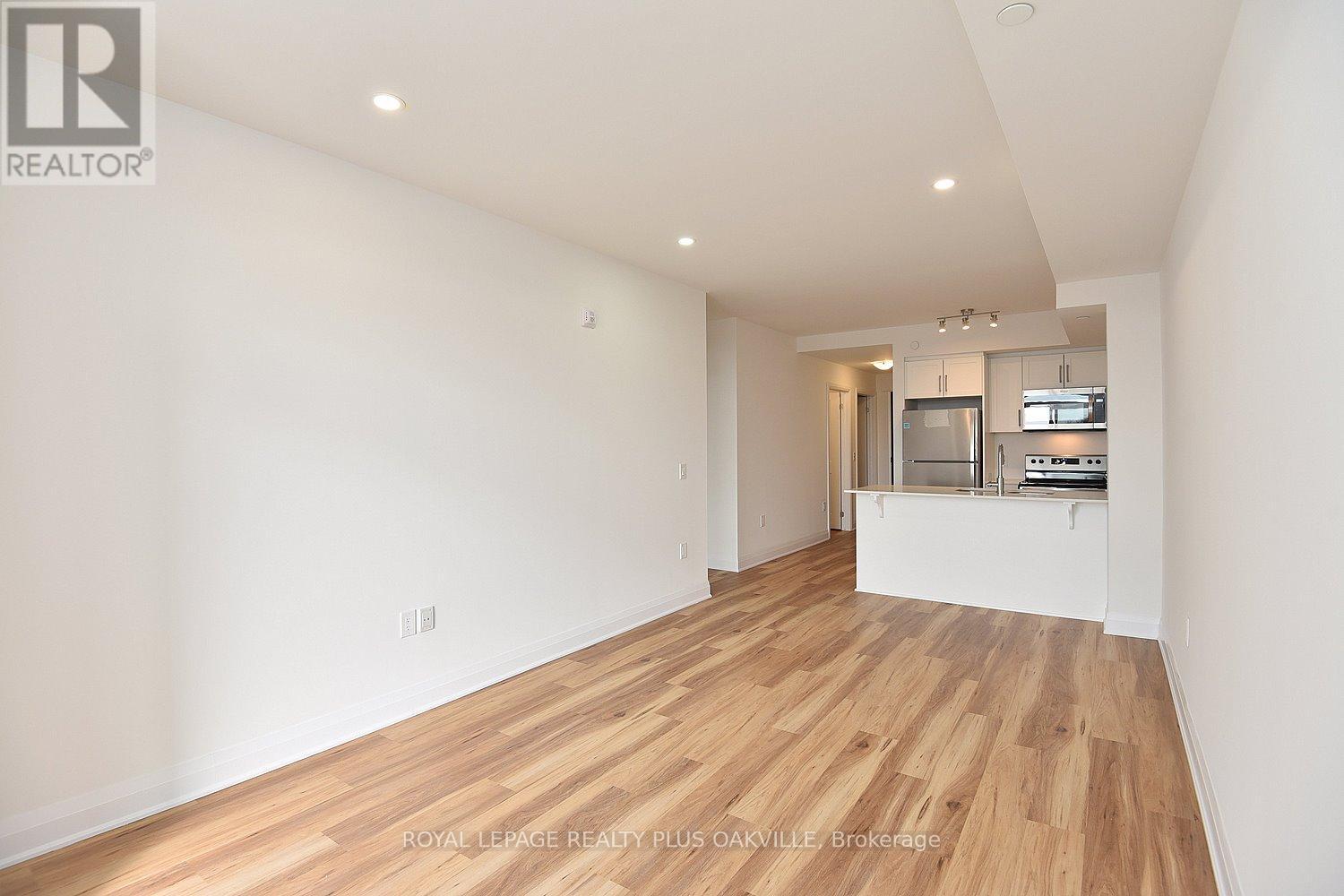422 - 1936 Rymal Road E, Hamilton, ON - Indoor Photo Showing Other Room