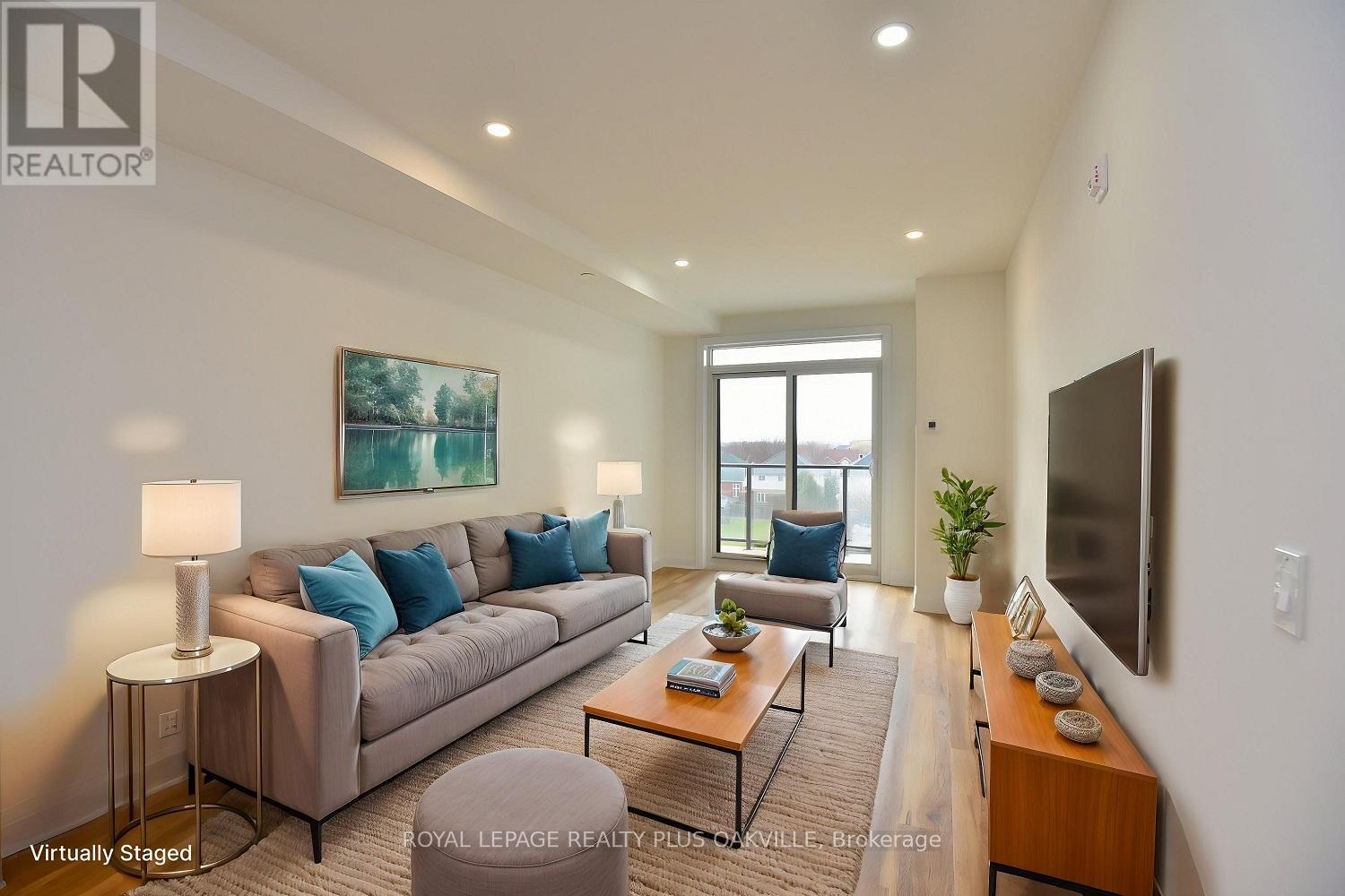 422 - 1936 Rymal Road E, Hamilton, ON - Indoor Photo Showing Living Room