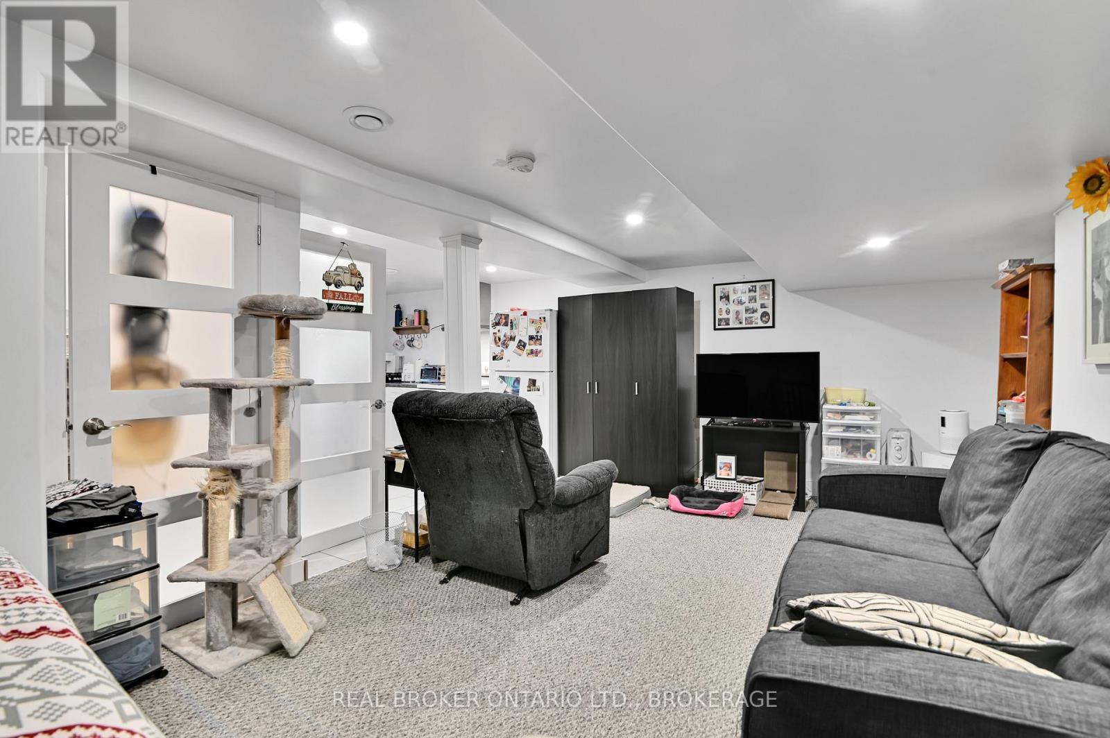 1006 Second Street E, Cornwall, ON - Indoor