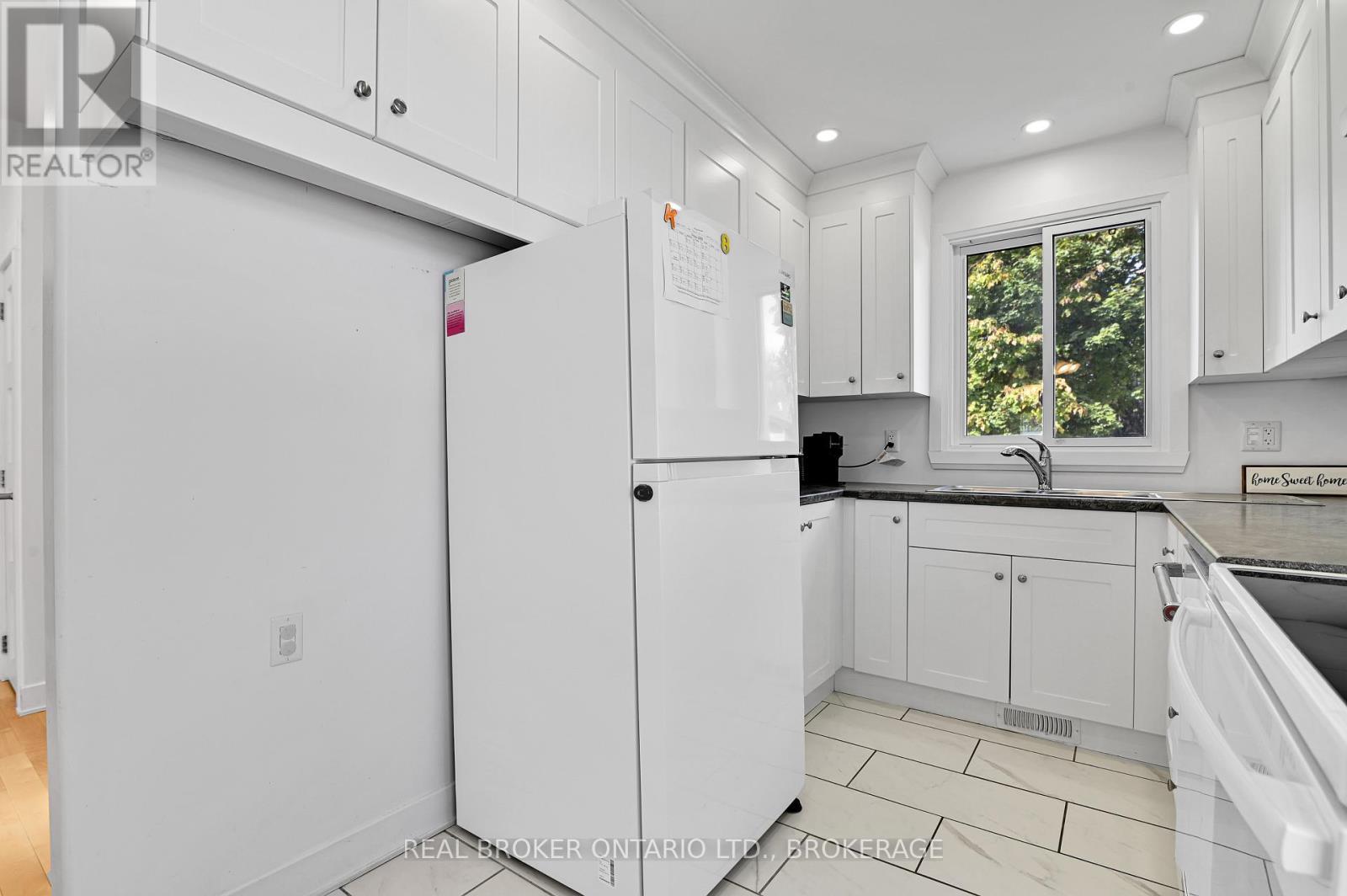 1006 Second Street E, Cornwall, ON - Indoor Photo Showing Kitchen