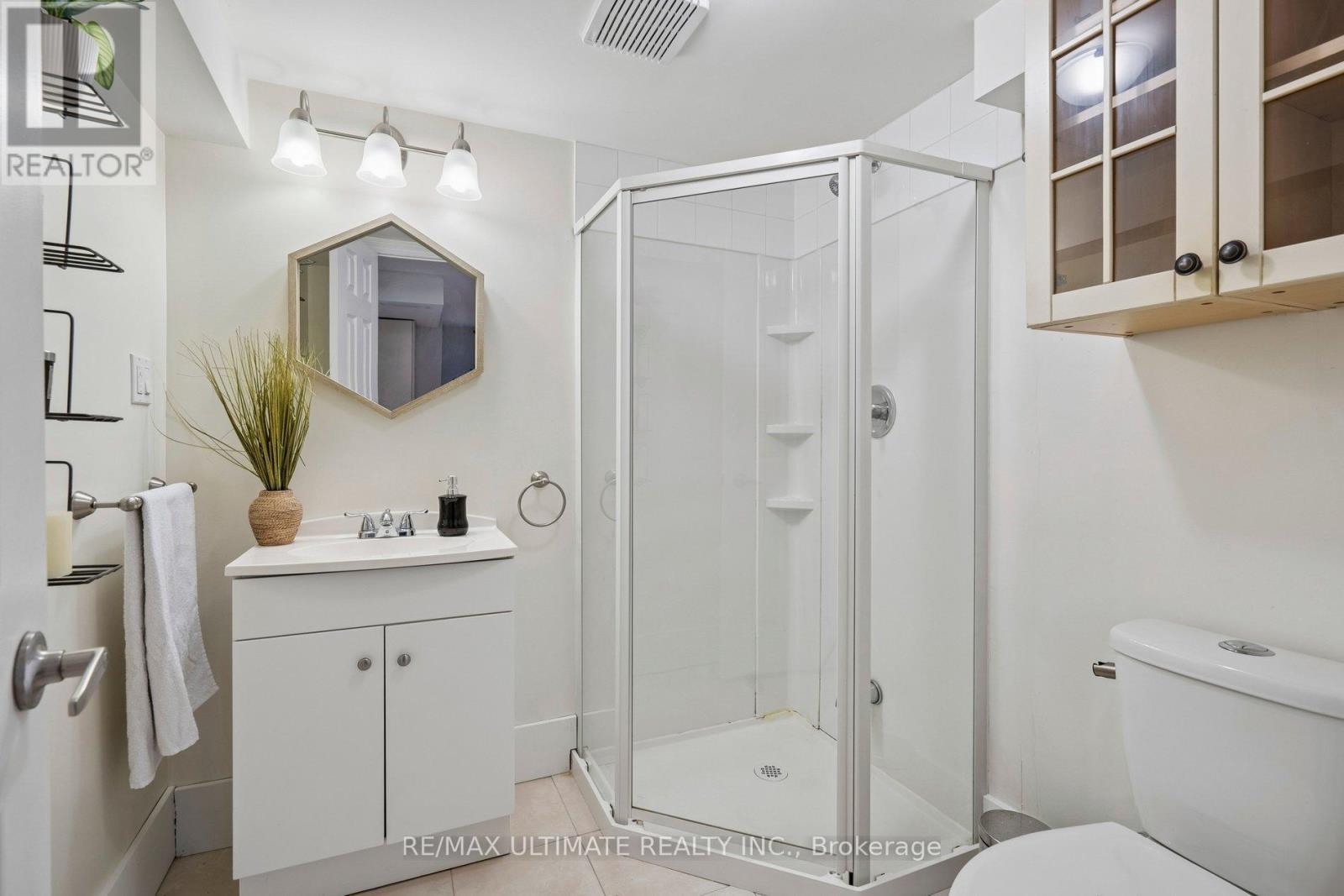 Basement - 34 Compton Crescent, Toronto, ON - Indoor Photo Showing Bathroom