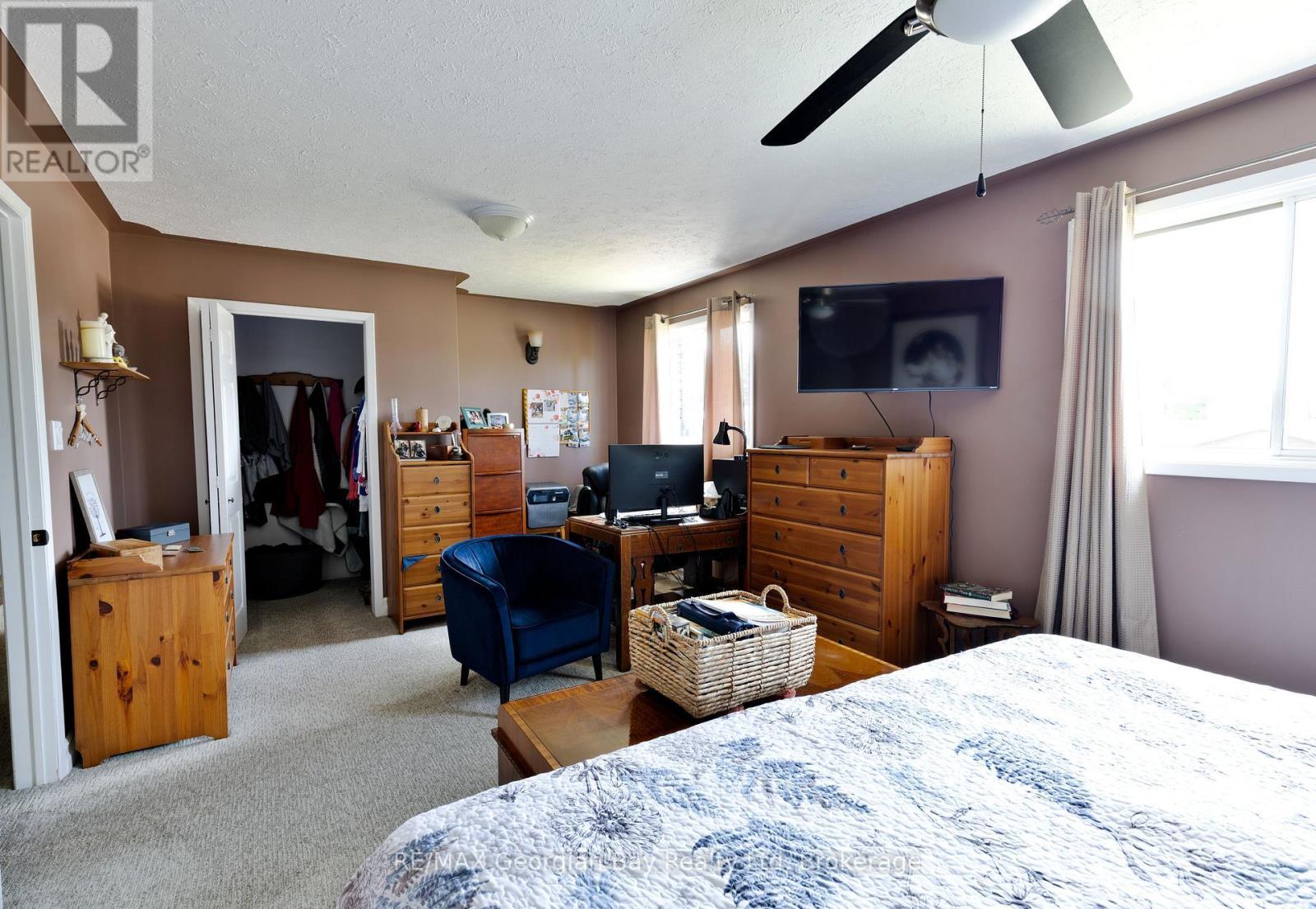 5 Easton Avenue, Tay (Port Mcnicoll), ON - Indoor Photo Showing Bedroom