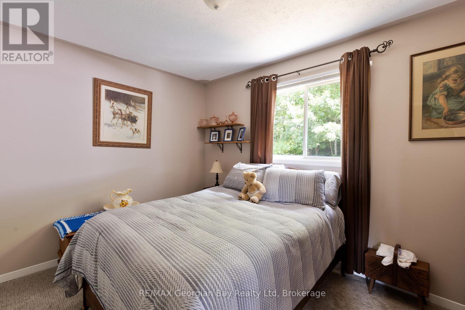5 Easton Avenue, Tay (Port Mcnicoll), ON - Indoor Photo Showing Bedroom