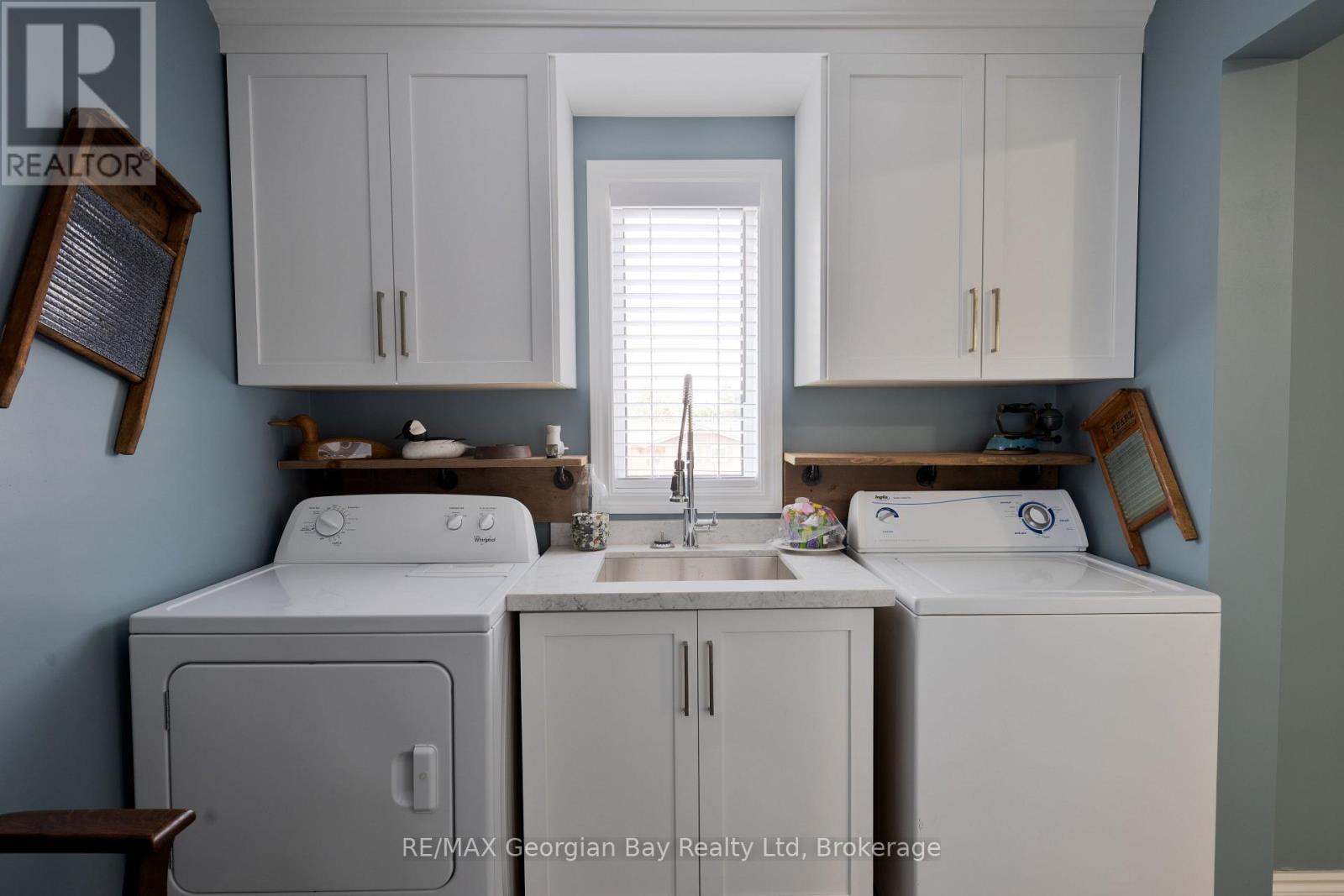 5 Easton Avenue, Tay (Port Mcnicoll), ON - Indoor Photo Showing Laundry Room