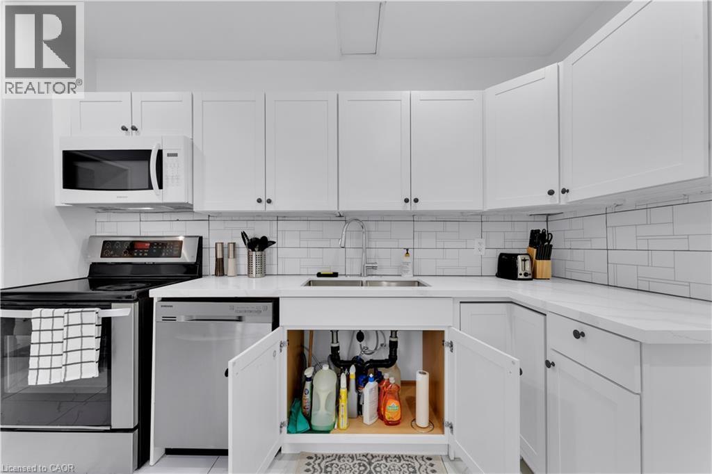 237 West Avenue N, Hamilton, ON - Indoor Photo Showing Kitchen