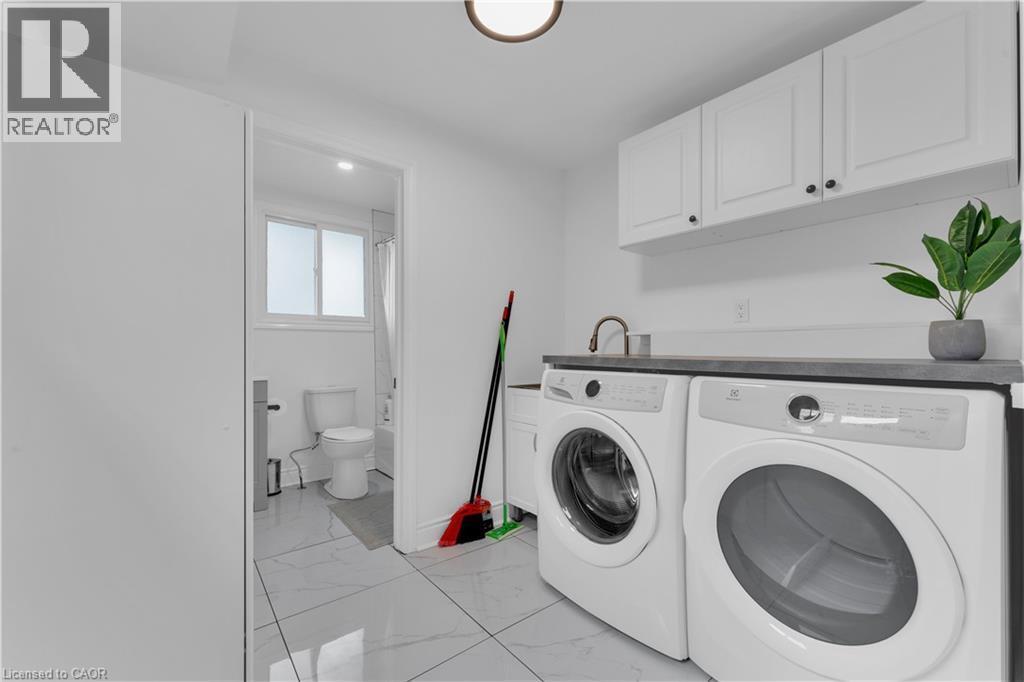 237 West Avenue N, Hamilton, ON - Indoor Photo Showing Laundry Room
