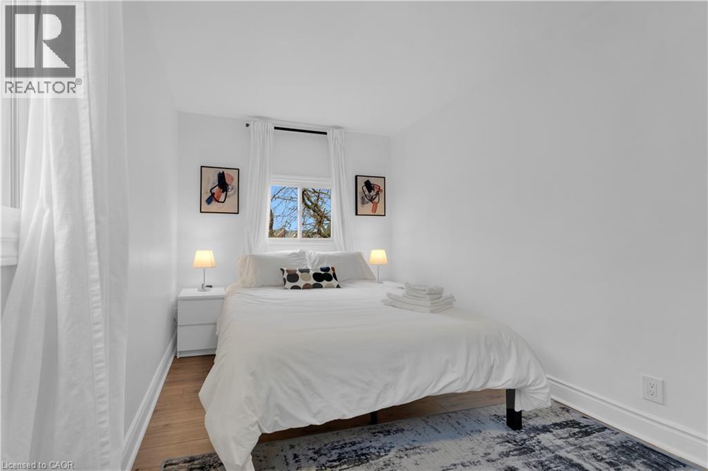 237 West Avenue N, Hamilton, ON - Indoor Photo Showing Bedroom