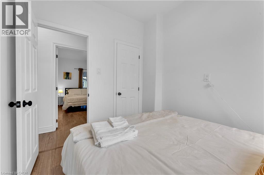237 West Avenue N, Hamilton, ON - Indoor Photo Showing Bedroom