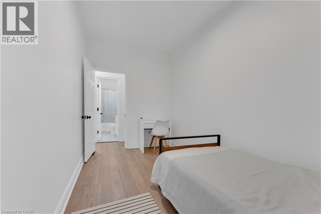 237 West Avenue N, Hamilton, ON - Indoor Photo Showing Bedroom