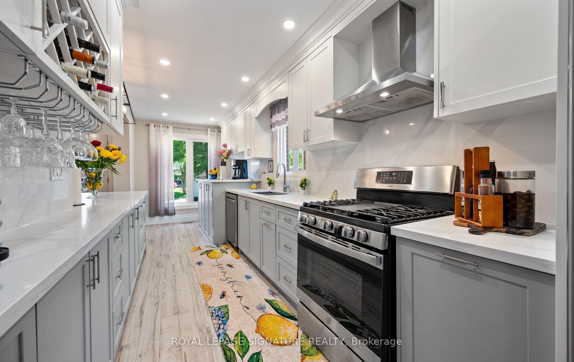 12 Hewitt Crescent, Ajax, ON - Indoor Photo Showing Kitchen With Upgraded Kitchen