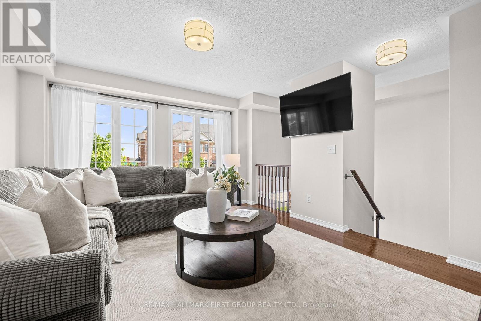 17 Edison Way, Whitby, ON - Indoor Photo Showing Living Room