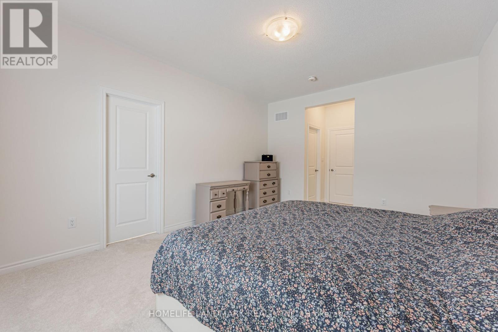 1102 Pisces Trail, Pickering, ON - Indoor Photo Showing Bedroom