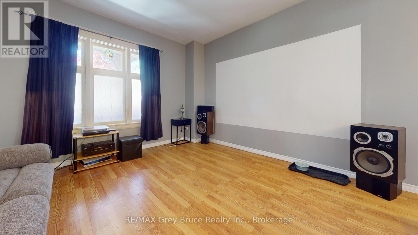 1427 5Th \"A\" Avenue W, Owen Sound, ON - Indoor