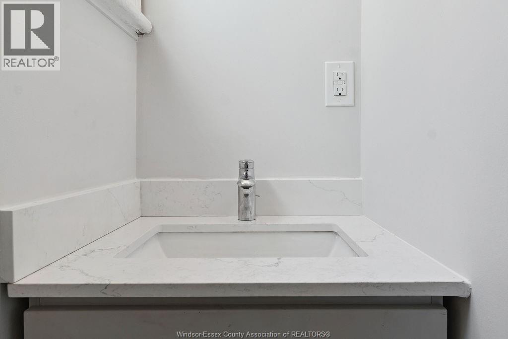 855 Lincoln Road, Windsor, ON - Indoor