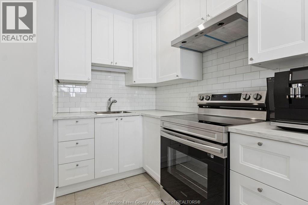 855 Lincoln Road, Windsor, ON - Indoor Photo Showing Kitchen
