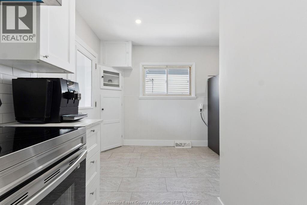 855 Lincoln Road, Windsor, ON - Indoor