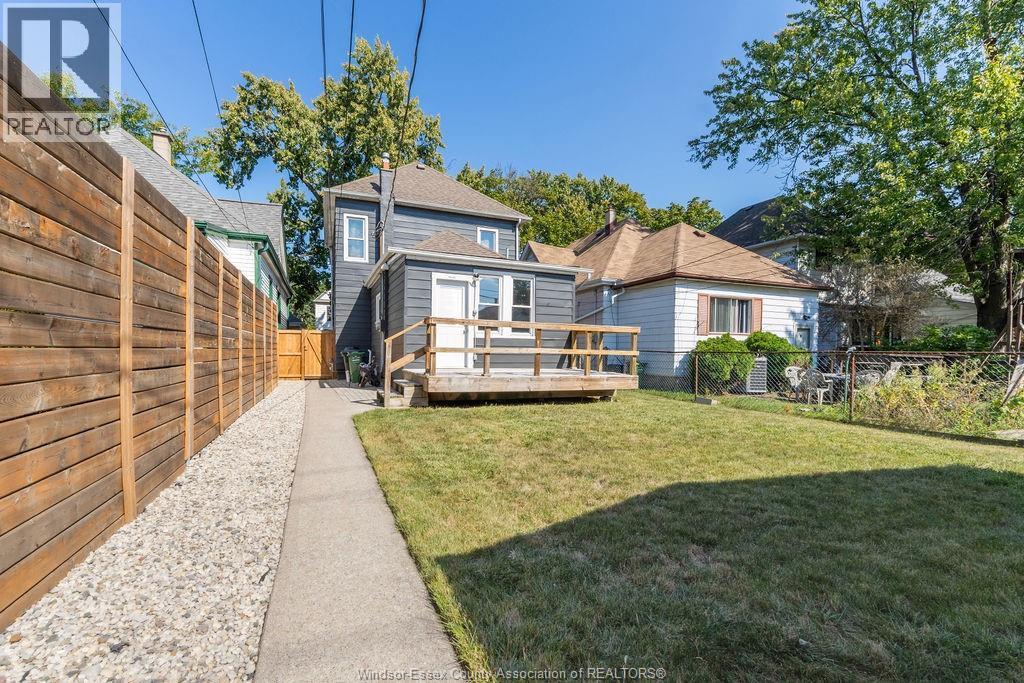 855 Lincoln Road, Windsor, ON - Outdoor With Deck Patio Veranda