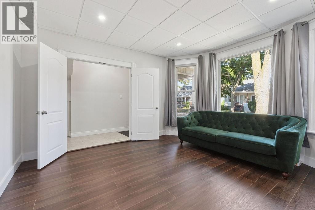 855 Lincoln Road, Windsor, ON - Indoor