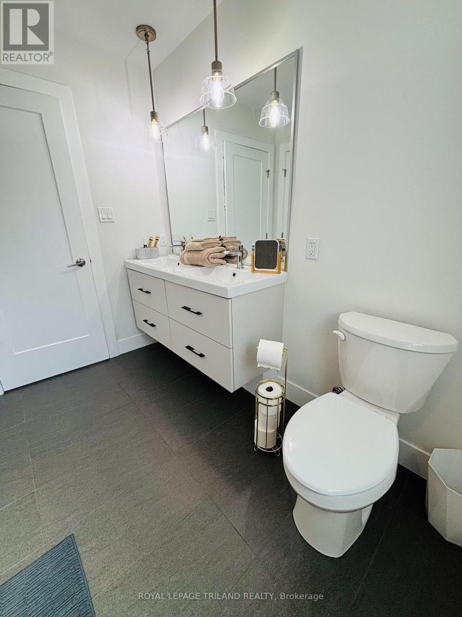 176 Winlow Way, Middlesex Centre, ON - Indoor Photo Showing Bathroom
