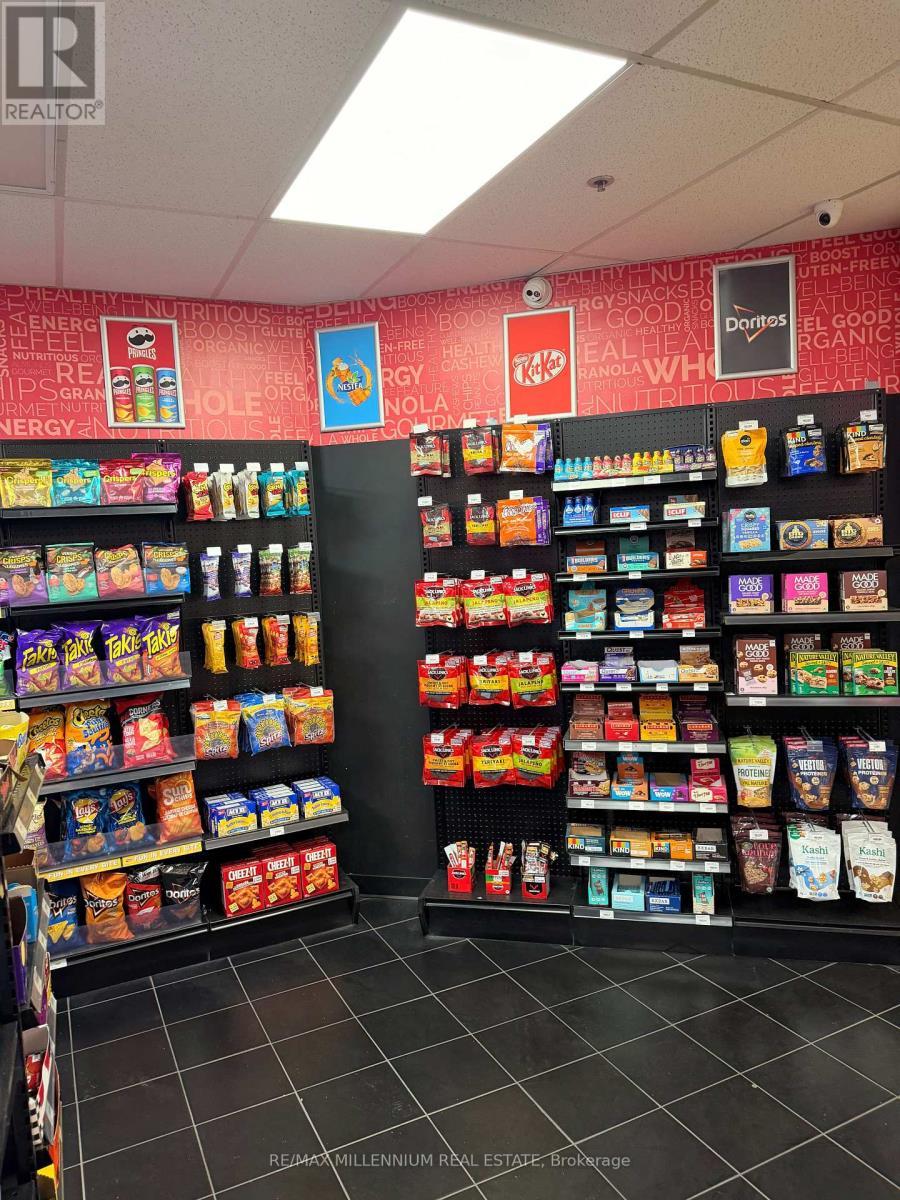M211 - 777 Bay Street, Toronto, ON