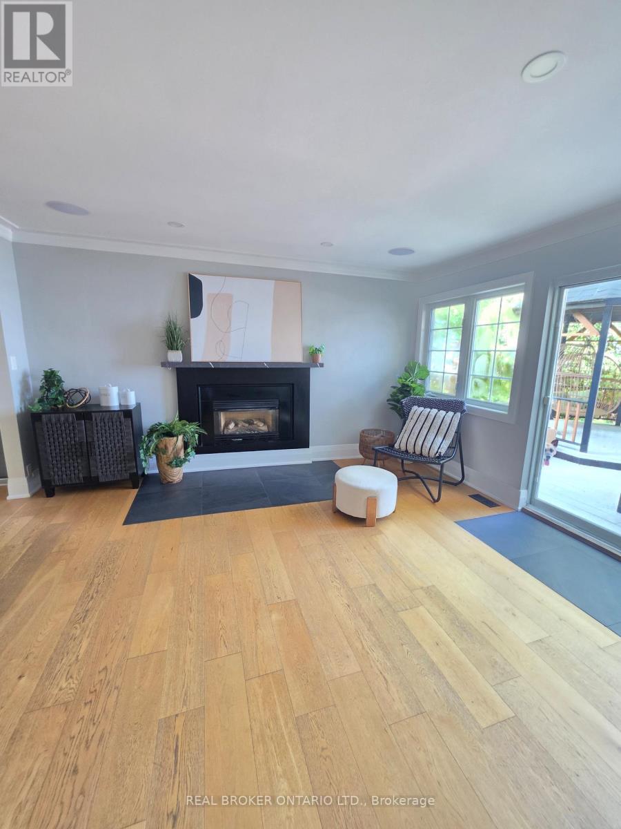 943 Barry Avenue, Innisfil, ON
