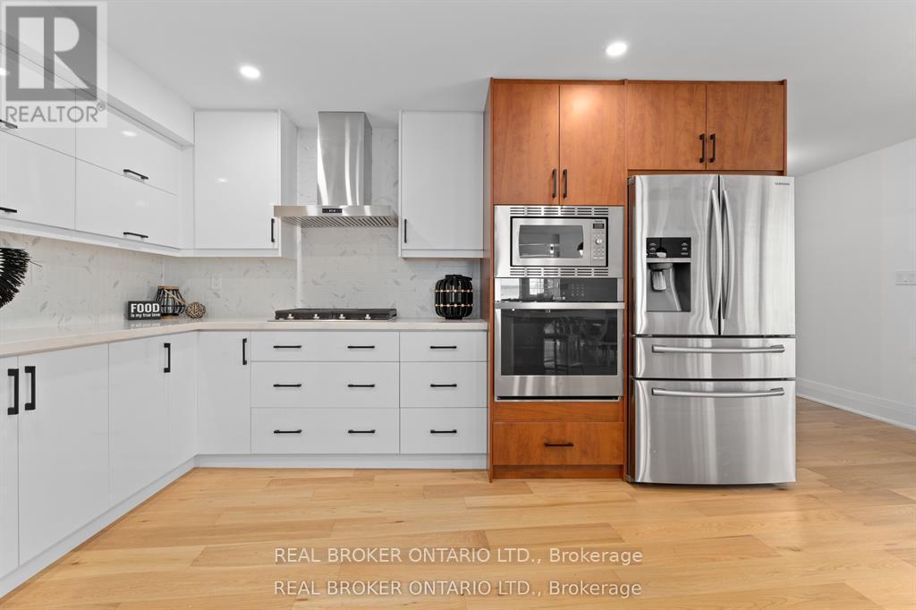 943 Barry Avenue, Innisfil, ON