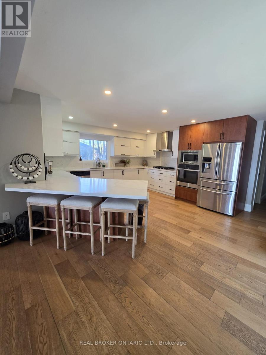 943 Barry Avenue, Innisfil, ON