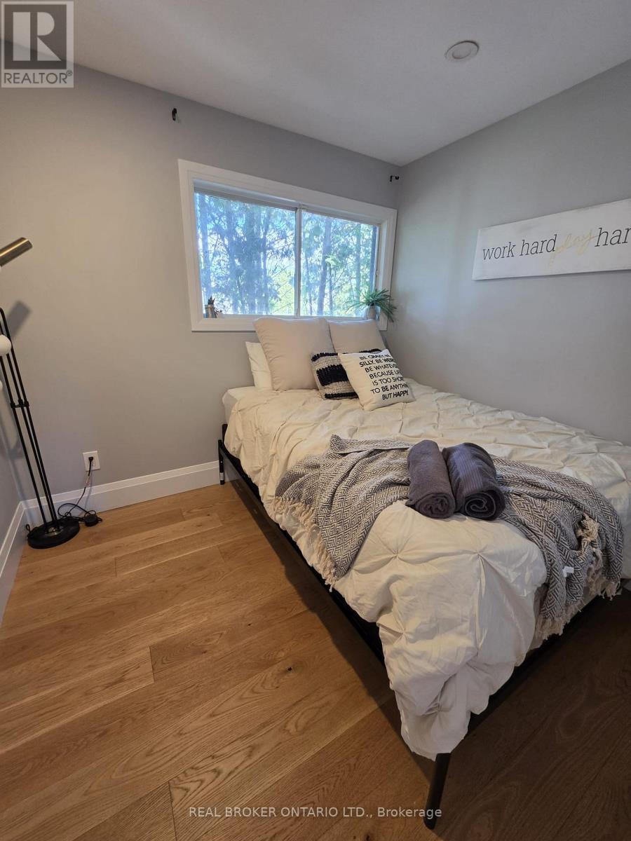 943 Barry Avenue, Innisfil, ON
